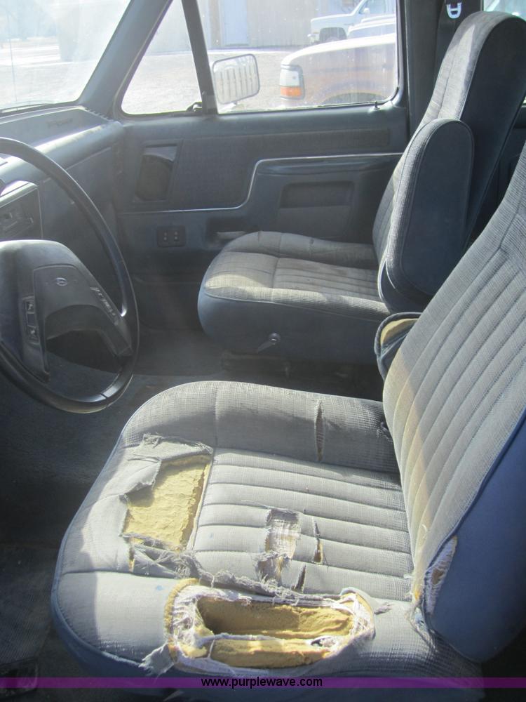 image for item 3181 1988 Ford F150 XLT Lariat supercab pickup truck