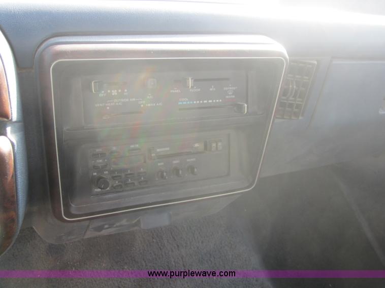 image for item 3181 1988 Ford F150 XLT Lariat supercab pickup truck