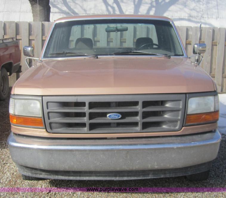 image for item 3182 1994 Ford F150 XL supercab pickup truck