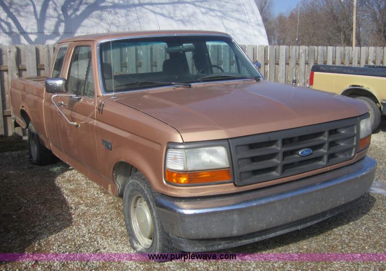 image for item 3182 1994 Ford F150 XL supercab pickup truck