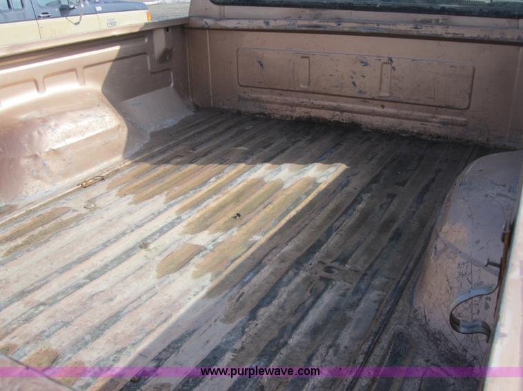 image for item 3182 1994 Ford F150 XL supercab pickup truck