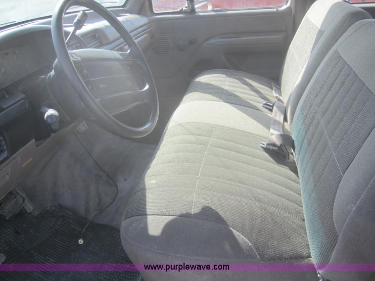 image for item 3182 1994 Ford F150 XL supercab pickup truck