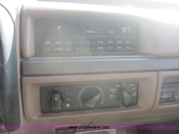 image for item 3182 1994 Ford F150 XL supercab pickup truck