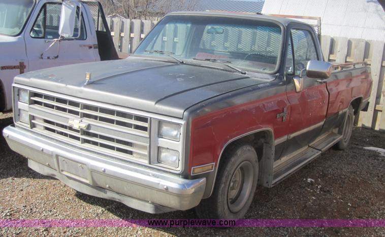 image for item 3183 1987 Chevrolet R10 Silverado pickup truck