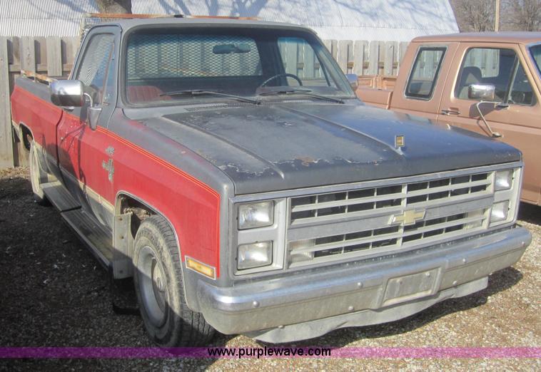 image for item 3183 1987 Chevrolet R10 Silverado pickup truck