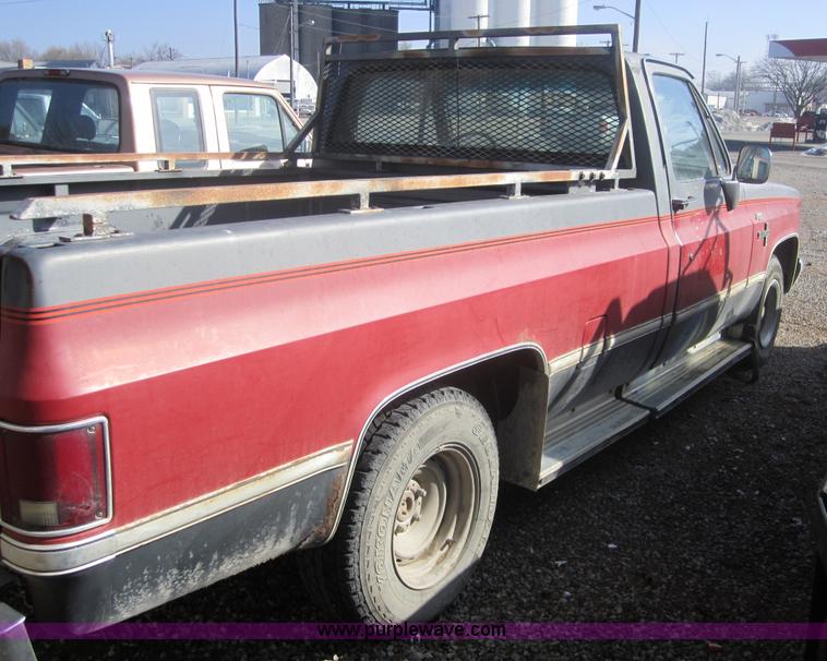 image for item 3183 1987 Chevrolet R10 Silverado pickup truck