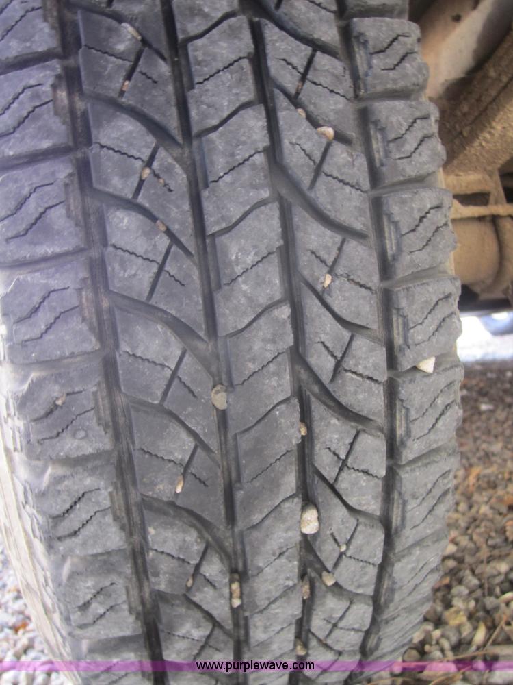 image for item 3183 1987 Chevrolet R10 Silverado pickup truck