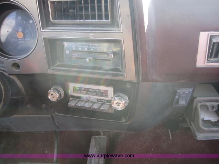 image for item 3183 1987 Chevrolet R10 Silverado pickup truck