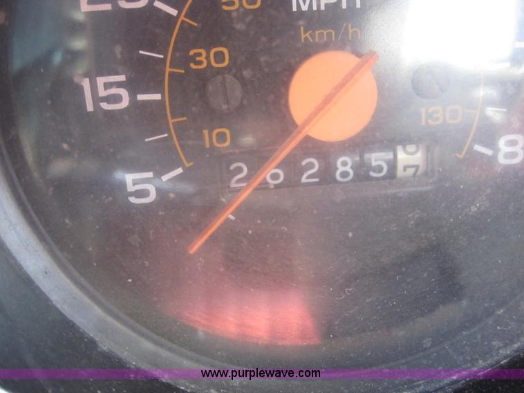 image for item 3183 1987 Chevrolet R10 Silverado pickup truck