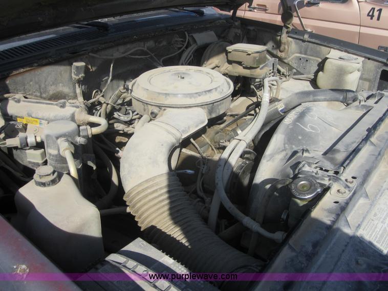 image for item 3183 1987 Chevrolet R10 Silverado pickup truck