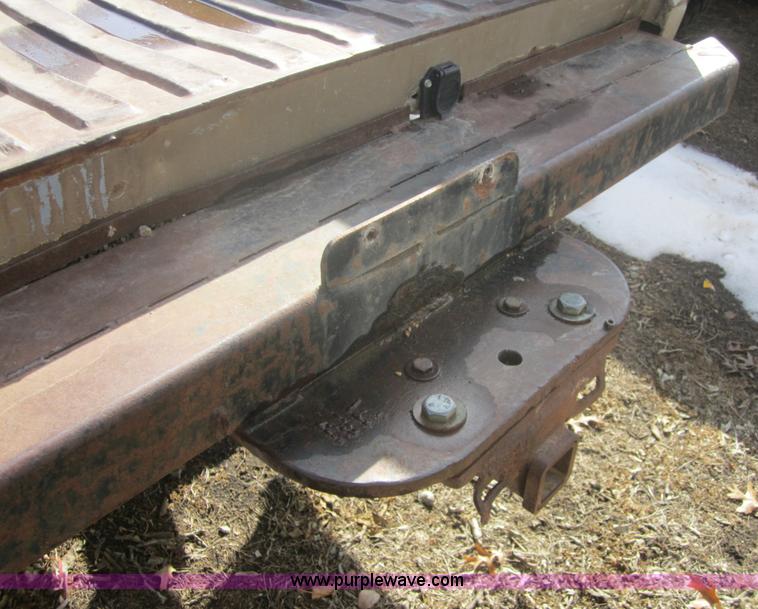 image for item 3185 1989 Chevrolet K2500 Cheyenne pickup truck