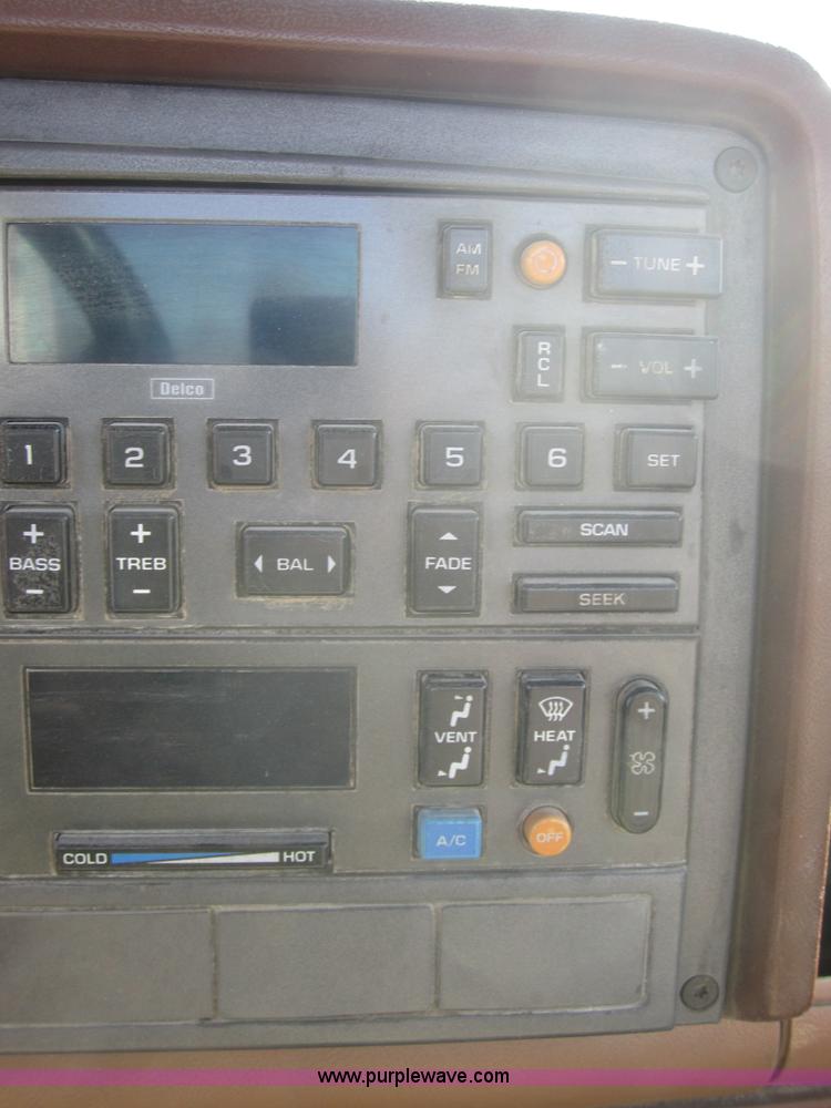 image for item 3185 1989 Chevrolet K2500 Cheyenne pickup truck