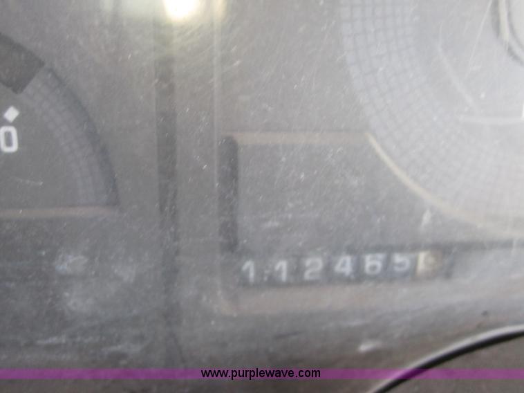 image for item 3185 1989 Chevrolet K2500 Cheyenne pickup truck