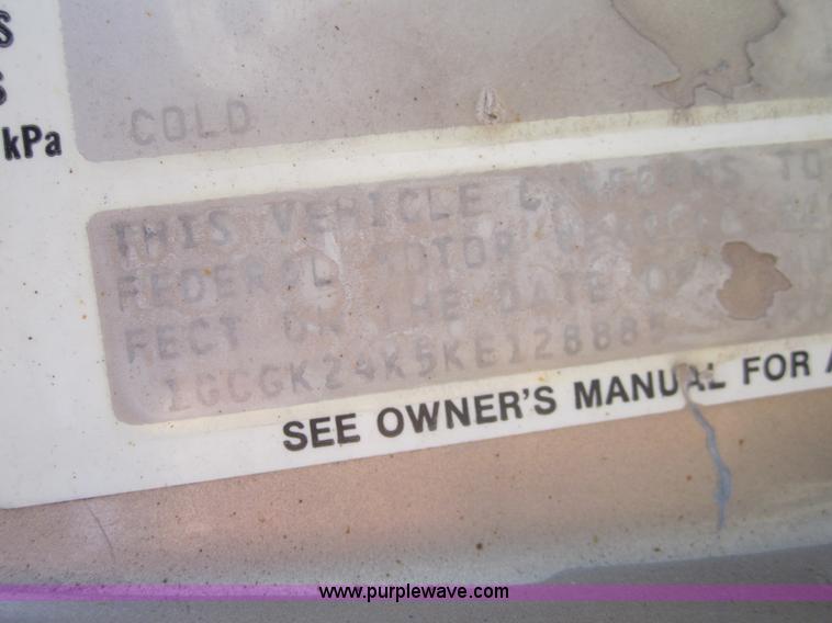 image for item 3185 1989 Chevrolet K2500 Cheyenne pickup truck