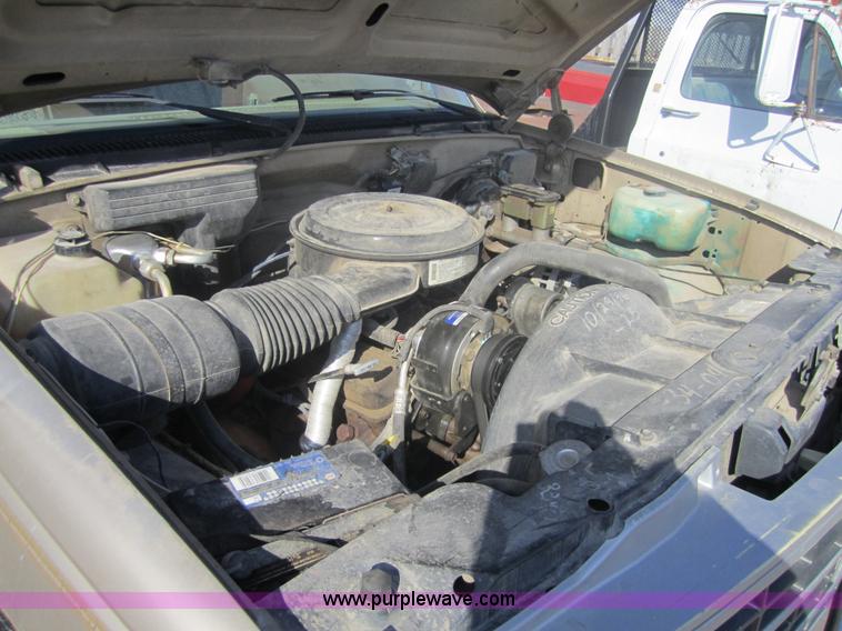 image for item 3185 1989 Chevrolet K2500 Cheyenne pickup truck