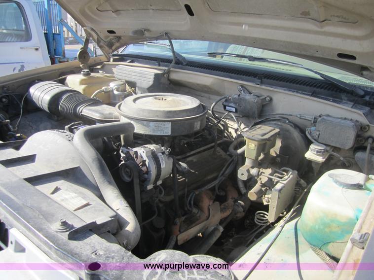 image for item 3185 1989 Chevrolet K2500 Cheyenne pickup truck