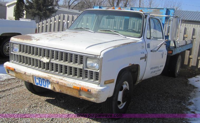 image for item 3186 1981 Chevrolet C30 Custom Deluxe flatbed pickup truck