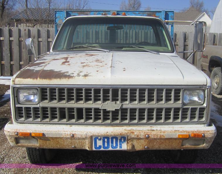 image for item 3186 1981 Chevrolet C30 Custom Deluxe flatbed pickup truck