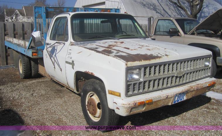 image for item 3186 1981 Chevrolet C30 Custom Deluxe flatbed pickup truck