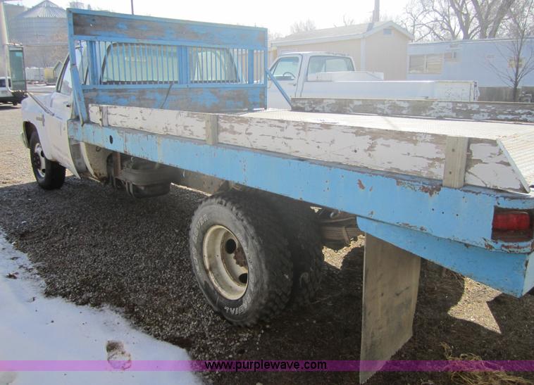 image for item 3186 1981 Chevrolet C30 Custom Deluxe flatbed pickup truck