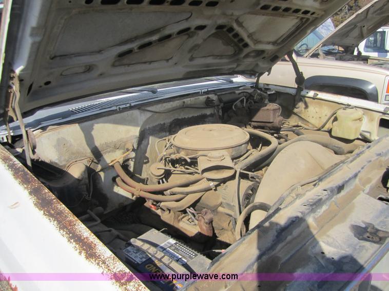 image for item 3186 1981 Chevrolet C30 Custom Deluxe flatbed pickup truck