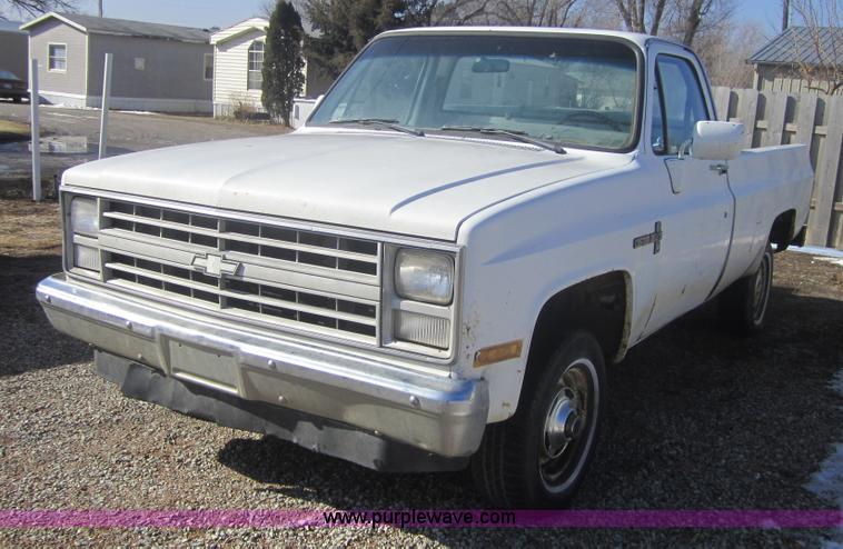 image for item 3187 1986 Chevrolet K10 Custom Deluxe pickup truck