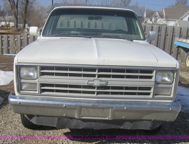 image for item 3187 1986 Chevrolet K10 Custom Deluxe pickup truck