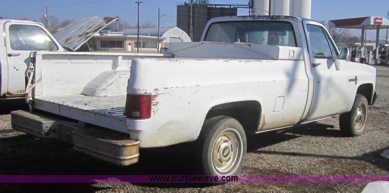 image for item 3187 1986 Chevrolet K10 Custom Deluxe pickup truck