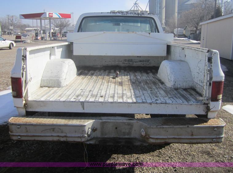 image for item 3187 1986 Chevrolet K10 Custom Deluxe pickup truck