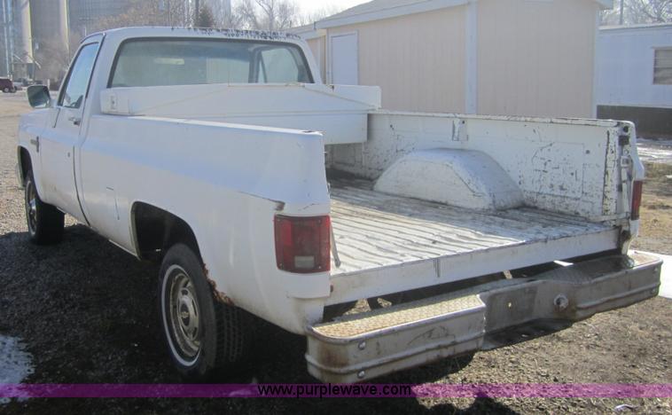 image for item 3187 1986 Chevrolet K10 Custom Deluxe pickup truck