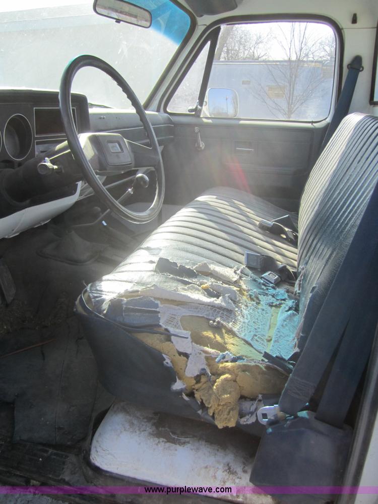 image for item 3187 1986 Chevrolet K10 Custom Deluxe pickup truck