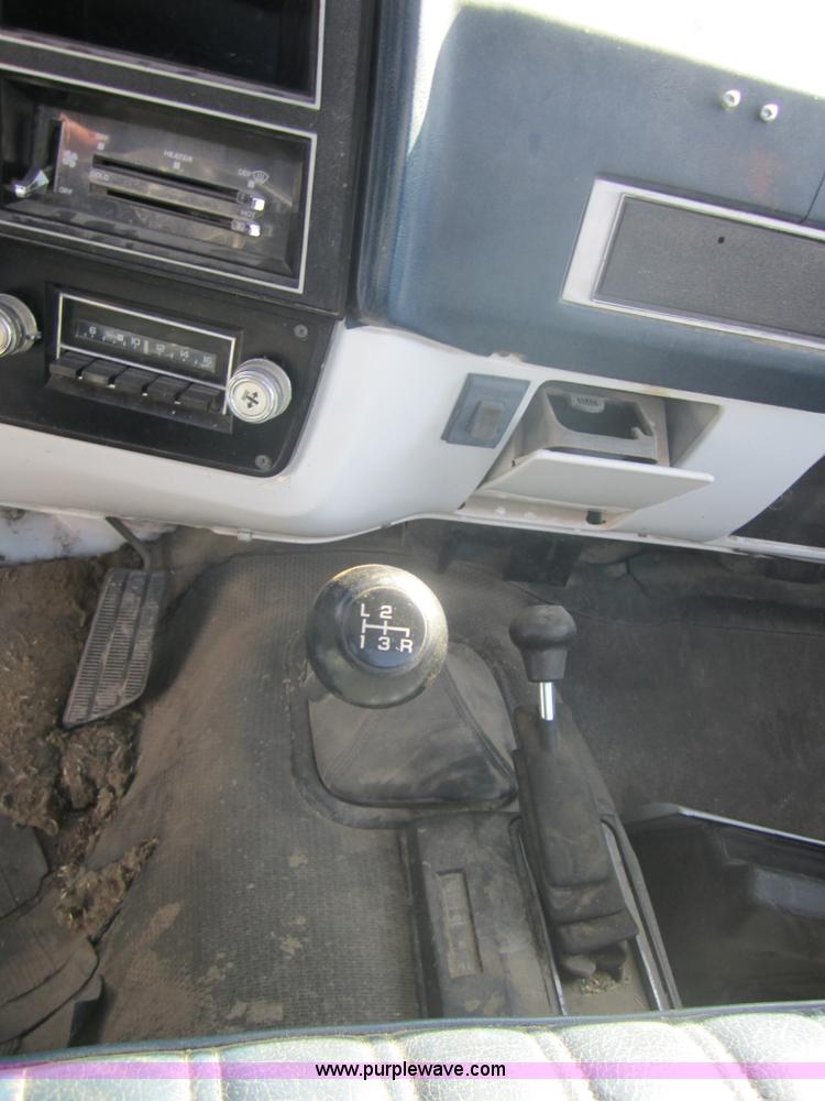 image for item 3187 1986 Chevrolet K10 Custom Deluxe pickup truck