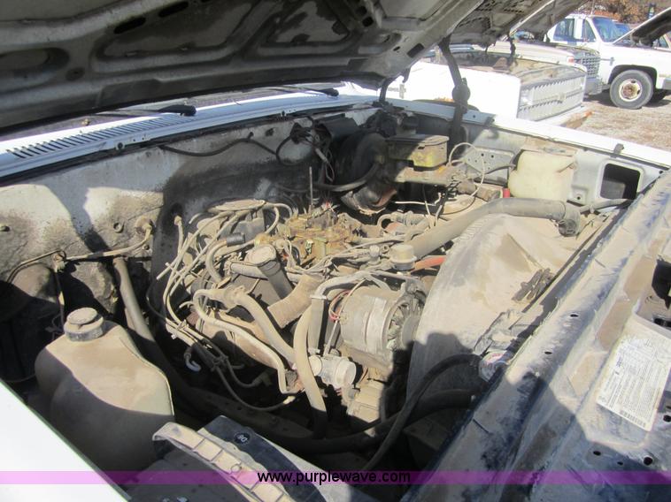 image for item 3187 1986 Chevrolet K10 Custom Deluxe pickup truck