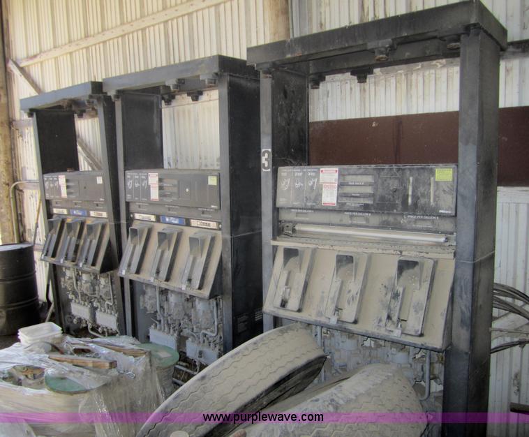 image for item 3190 (3) mixing fuel dispensers