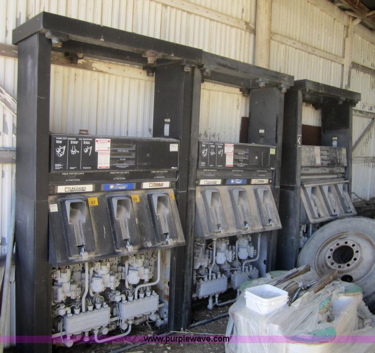 image for item 3190 (3) mixing fuel dispensers
