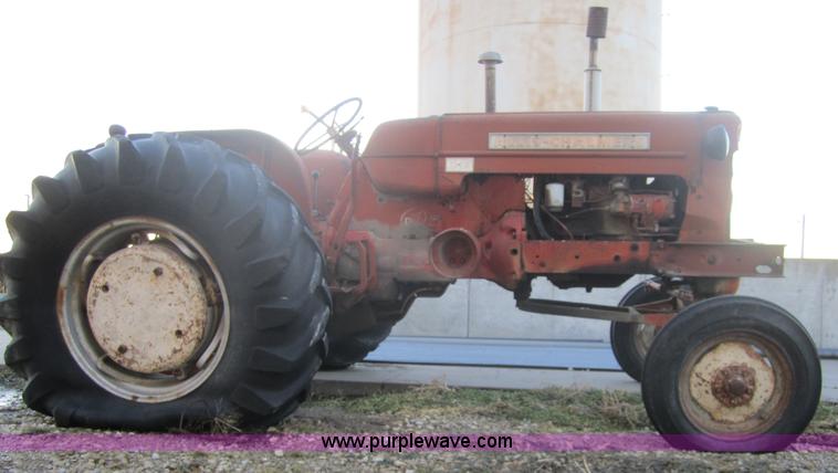 image for item 3203 Allis Chalmers D17 tractor