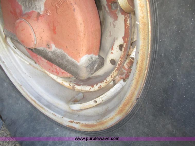 image for item 3203 Allis Chalmers D17 tractor