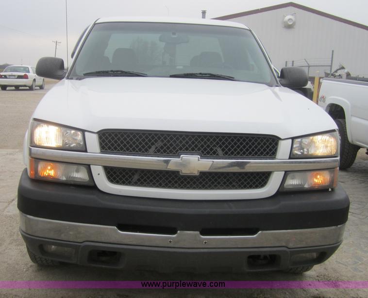 image for item 3690 2003 Chevrolet Silverado C2500 HD LS extended cab pickup truck