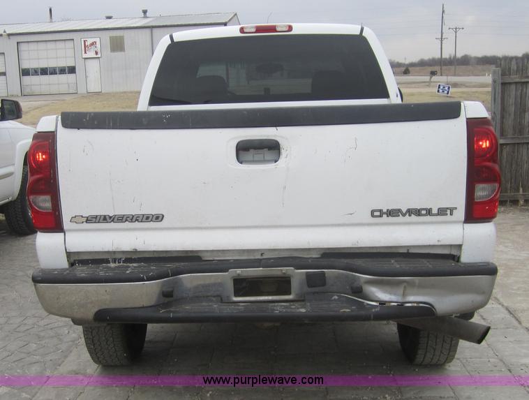 image for item 3690 2003 Chevrolet Silverado C2500 HD LS extended cab pickup truck