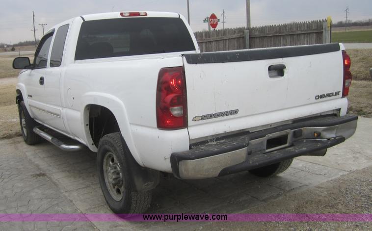 image for item 3690 2003 Chevrolet Silverado C2500 HD LS extended cab pickup truck