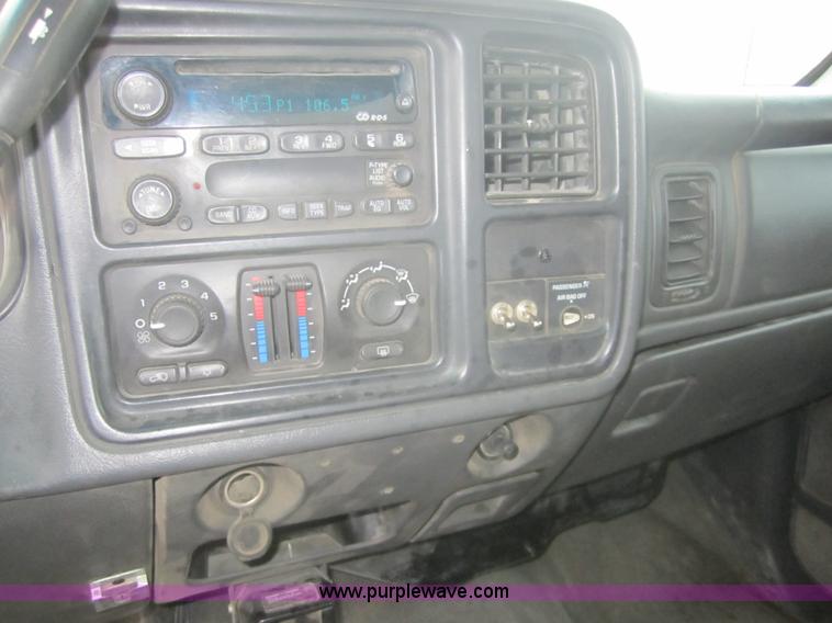 image for item 3690 2003 Chevrolet Silverado C2500 HD LS extended cab pickup truck