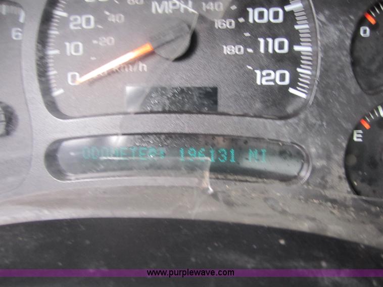 image for item 3690 2003 Chevrolet Silverado C2500 HD LS extended cab pickup truck