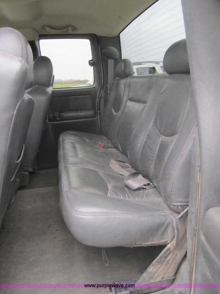 image for item 3690 2003 Chevrolet Silverado C2500 HD LS extended cab pickup truck