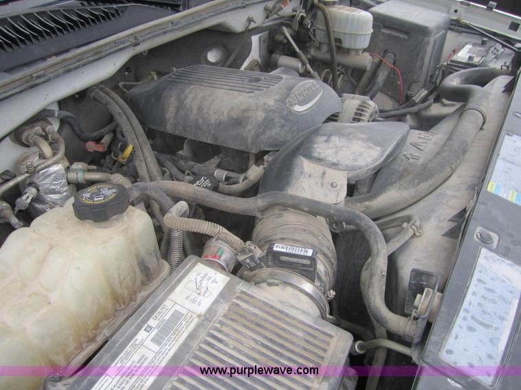 image for item 3690 2003 Chevrolet Silverado C2500 HD LS extended cab pickup truck