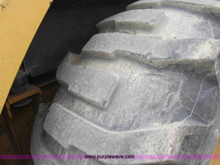 image for item 3691 1997 John Deere 410D backhoe