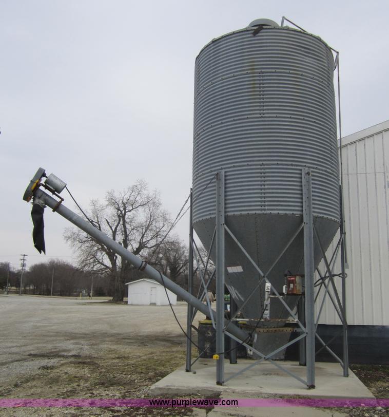 image for item 3693 Approximately seven ton bin