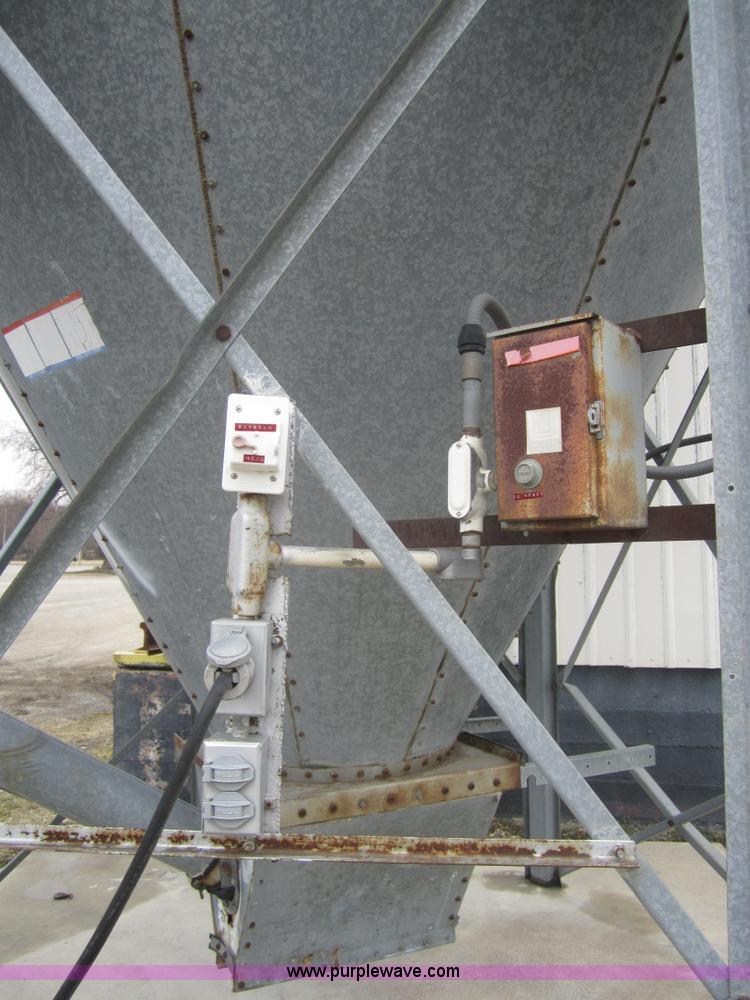 image for item 3693 Approximately seven ton bin