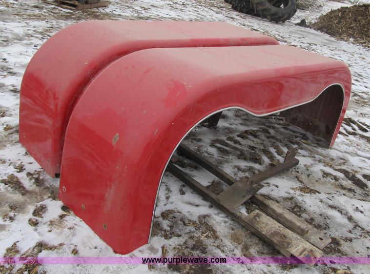 image for item 4047 (2) Peterbilt 379 fenders