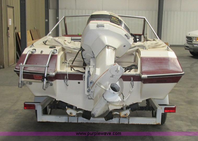 image for item 4055 1986 Conroy Glastron boat