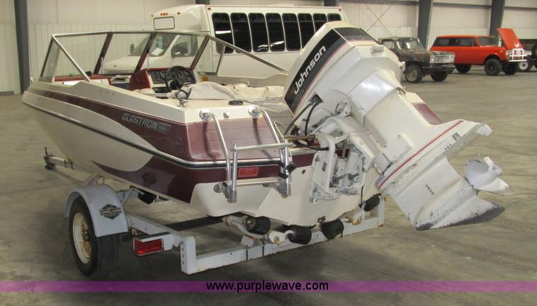 image for item 4055 1986 Conroy Glastron boat